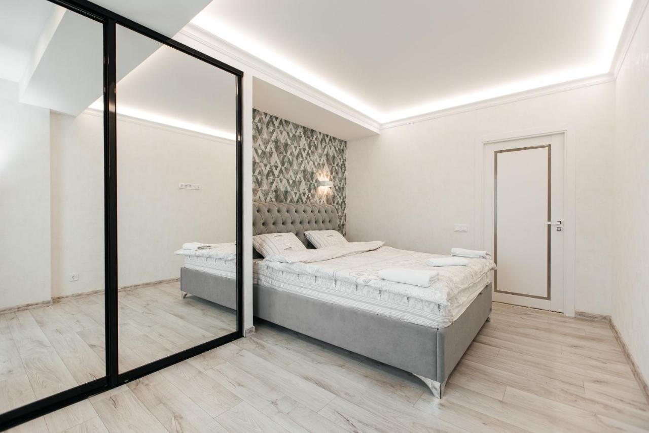 Main Street Sky House Apartments Chişinău Esterno foto