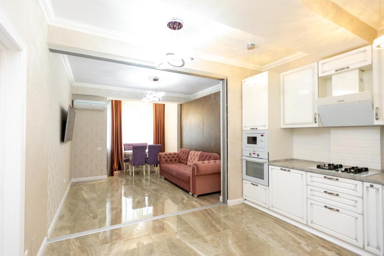 Main Street Sky House Apartments Chişinău Esterno foto